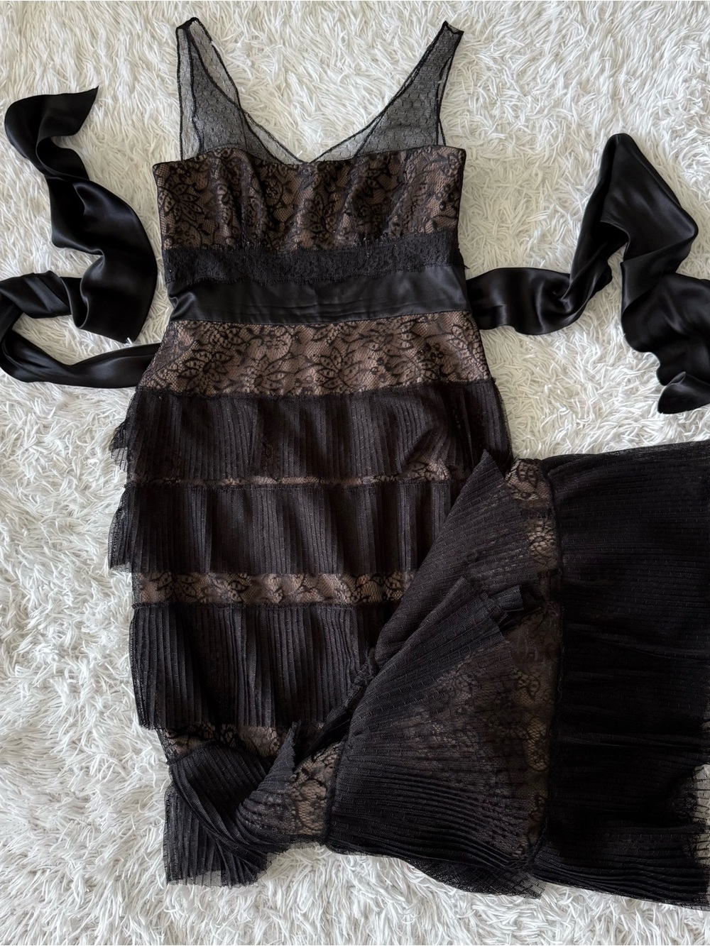 BCBGMaxAzria Black Tiered Lace Formal Maxi Gown with Silk Trim Size 10 - Picture 7 of 10